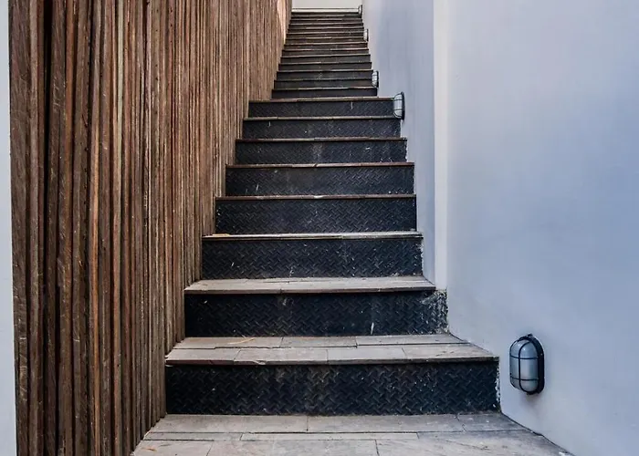 Modern Designer Loft In The Heart Of アパート