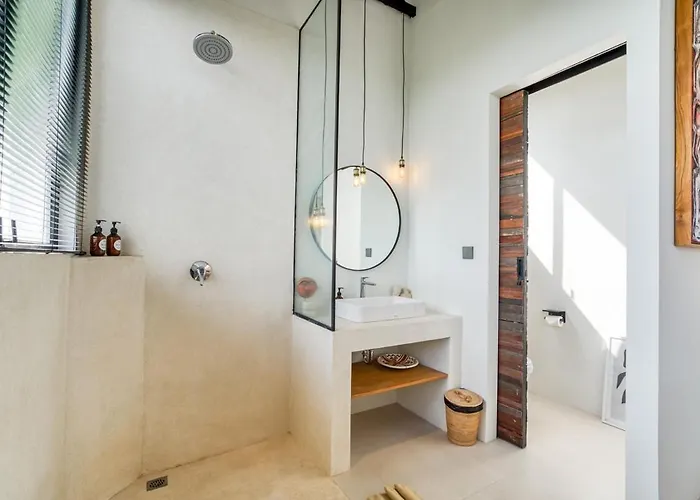 Modern Designer Loft In The Heart Of *