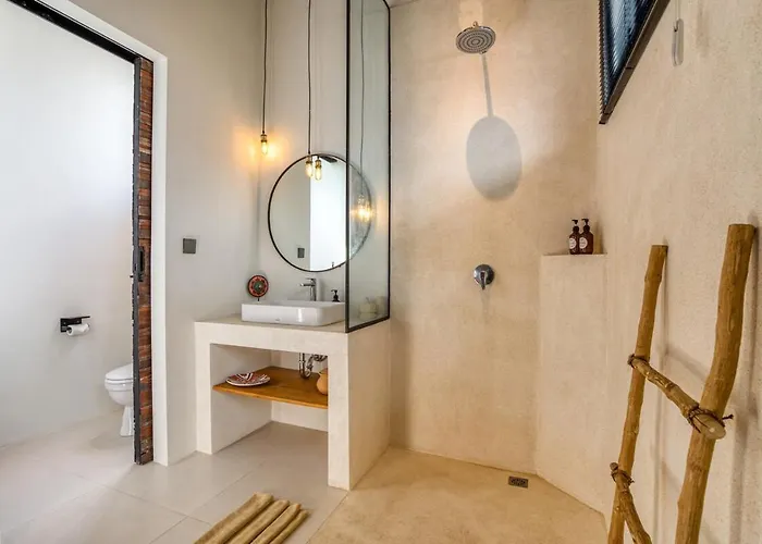 Modern Designer Loft In The Heart Of *